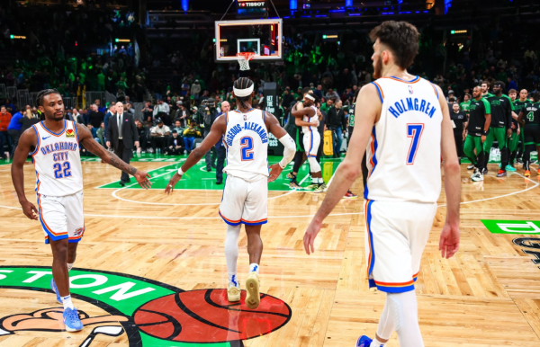 天天盈 将总冠军打散，2-4尴尬出局！只坚持1年就散伙，NBA豪门该重建了