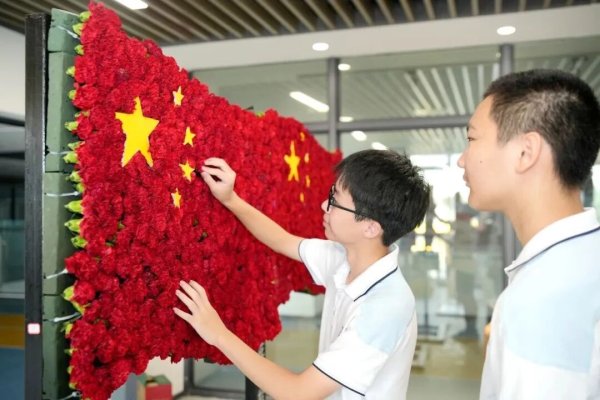 深圳配资 全域文明丨一份来自学生的国庆特别礼物：致敬城市“不放假”的守护